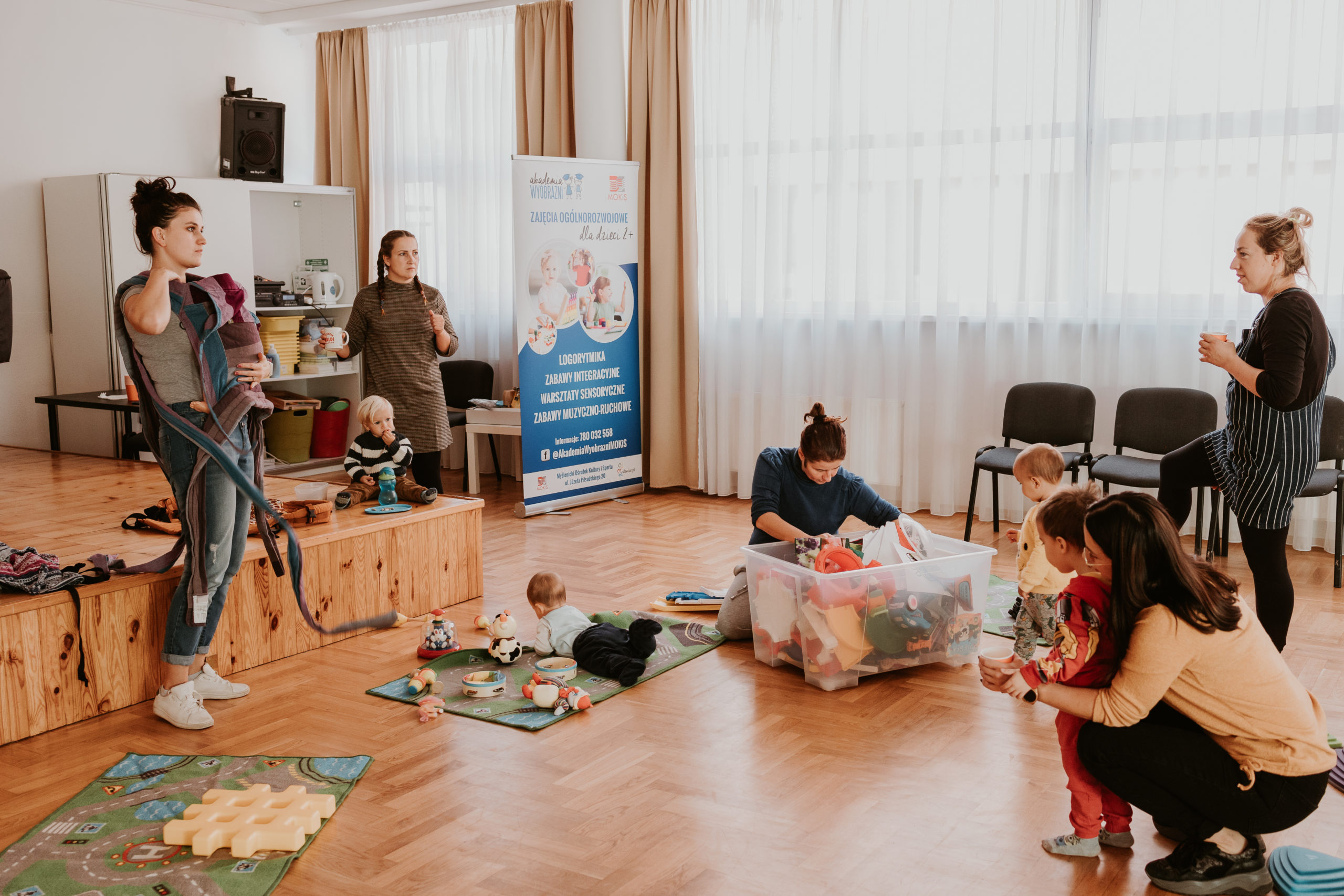 Spotkanie w ramach Klubu. Wspólna zabawa warsztatowymi materiałami